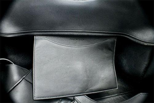 Neo Classic Large Leather Bag in Black - Balenciaga