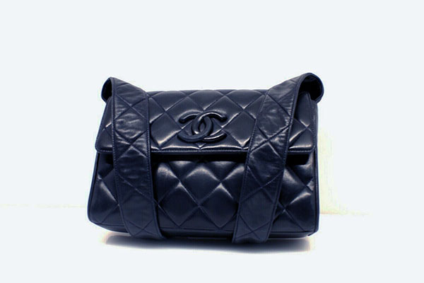 Timelessclassique leather clutch bag Chanel Blue in Leather  34588434